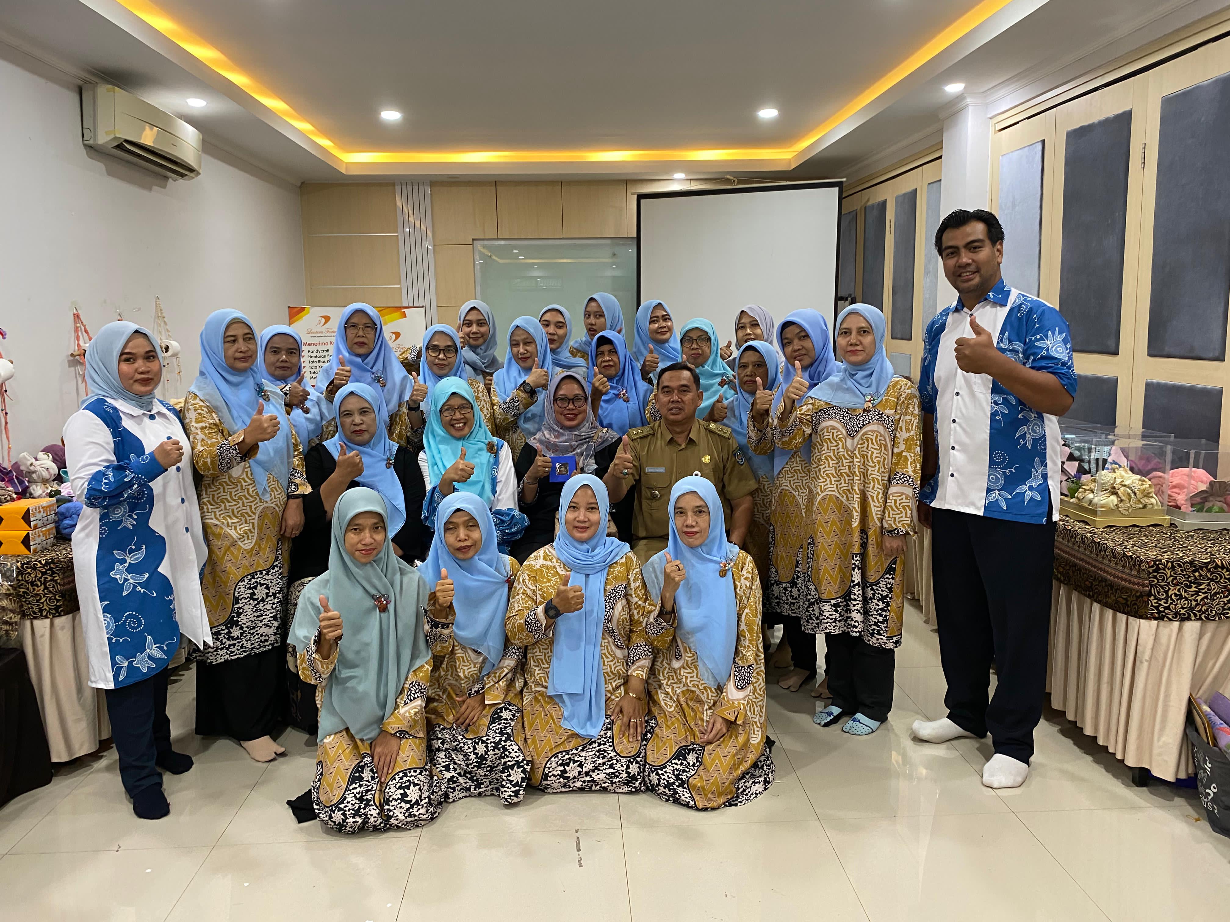 pelatihan hantaran & craft P2WKSS Cilodong